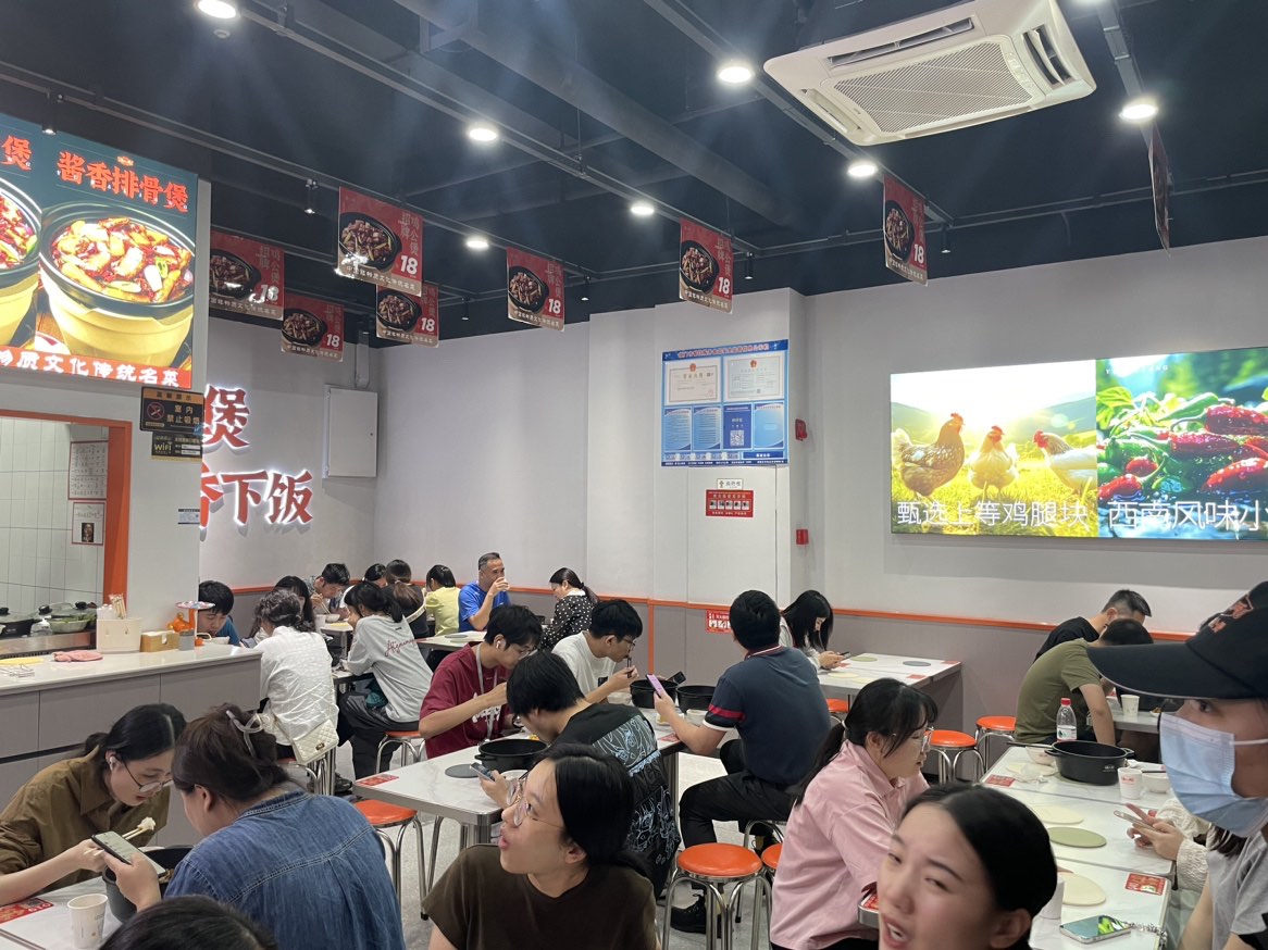 渝八两重庆鸡公煲加盟店