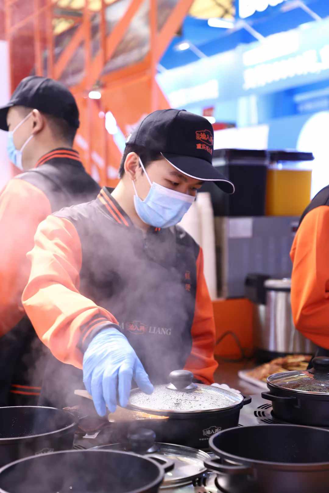 渝八两鸡公煲加盟