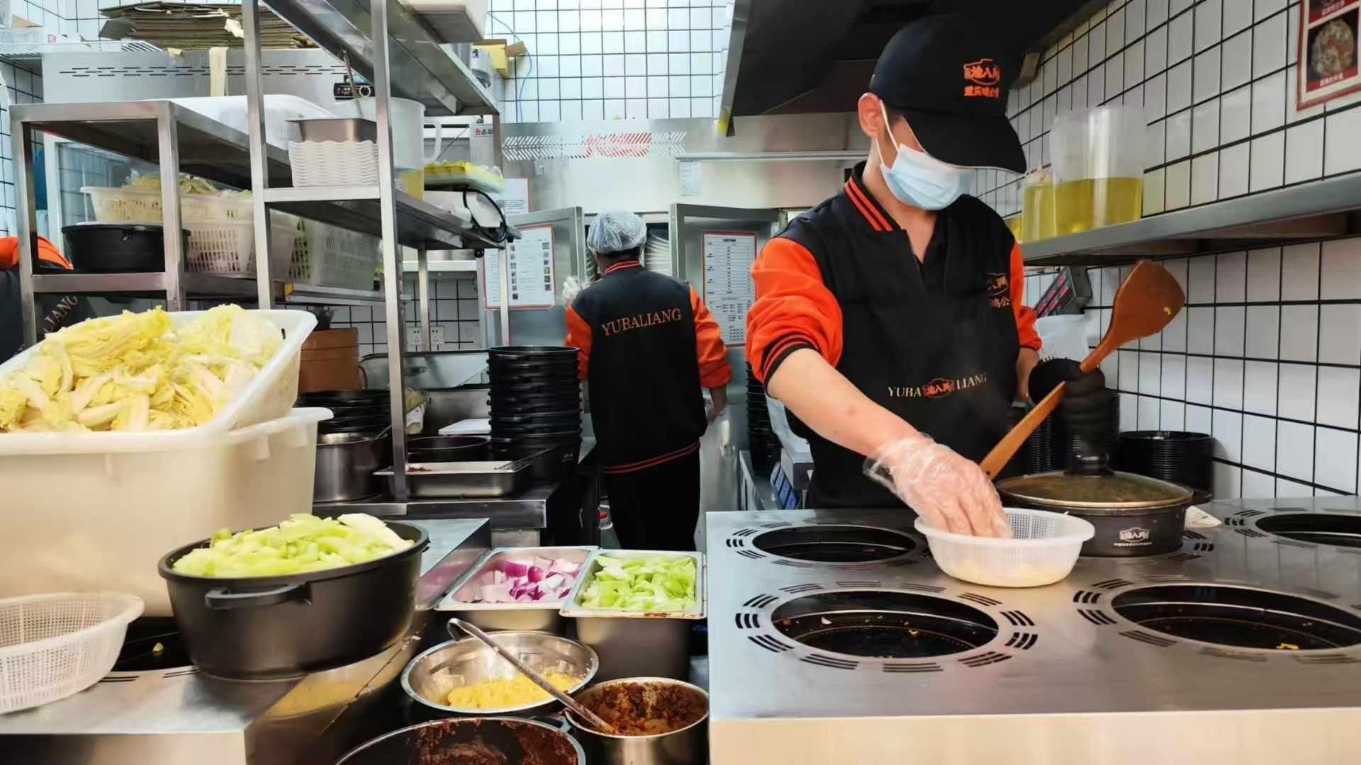 渝八两加盟店