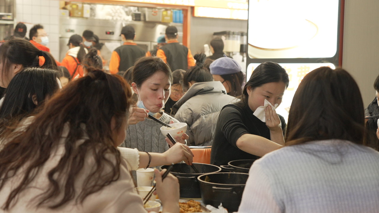 渝八两鸡公煲店