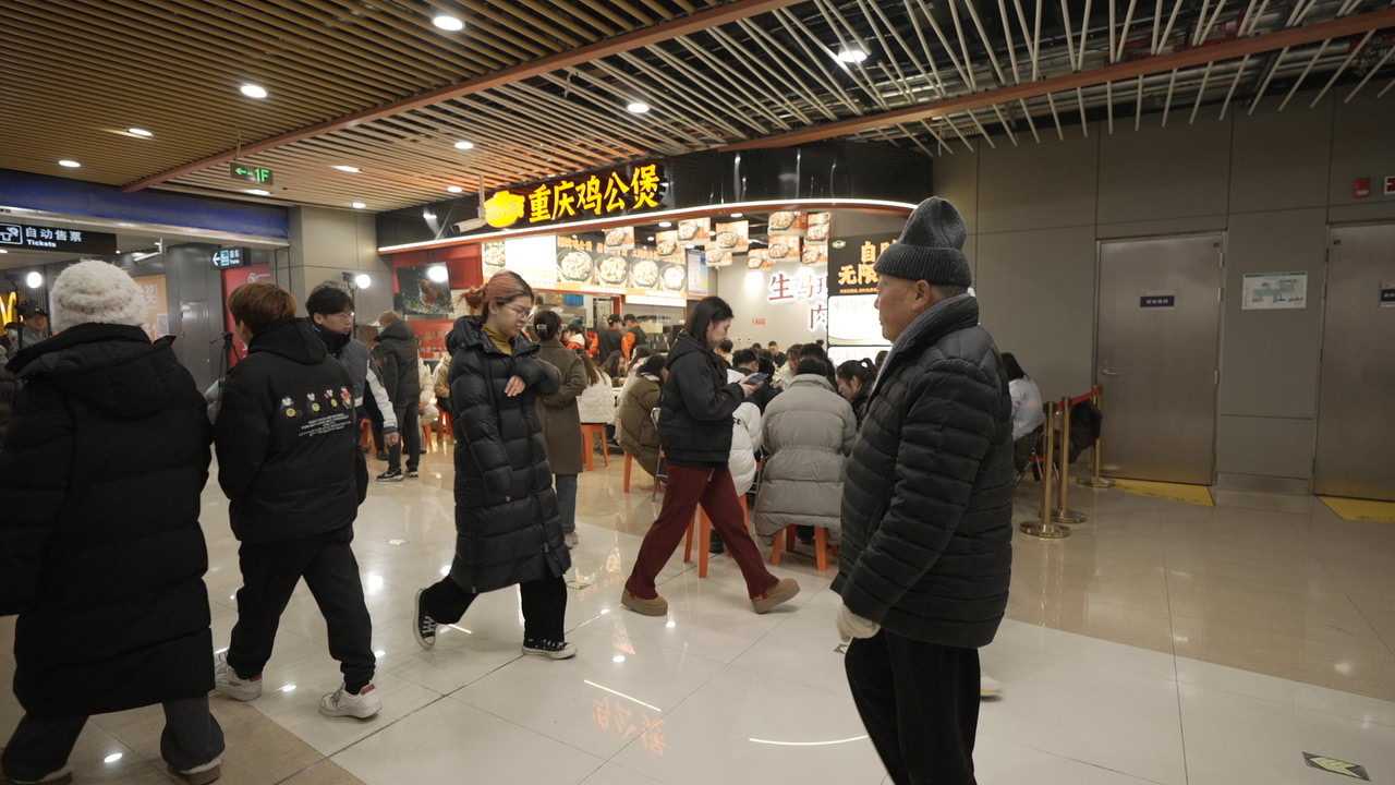 渝八两鸡公煲店