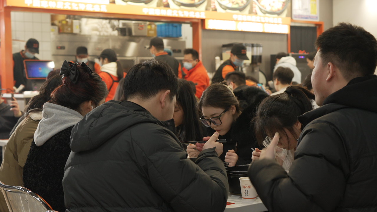 渝八两鸡公煲店