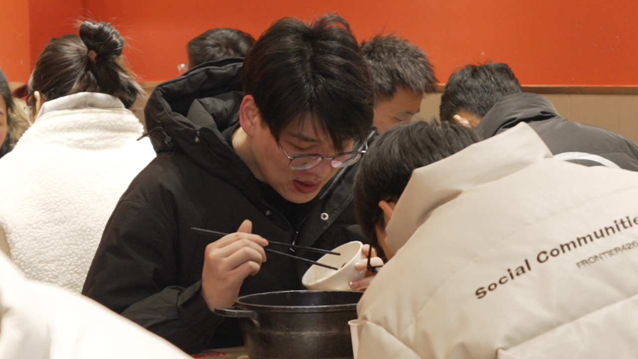 渝八两鸡公煲店