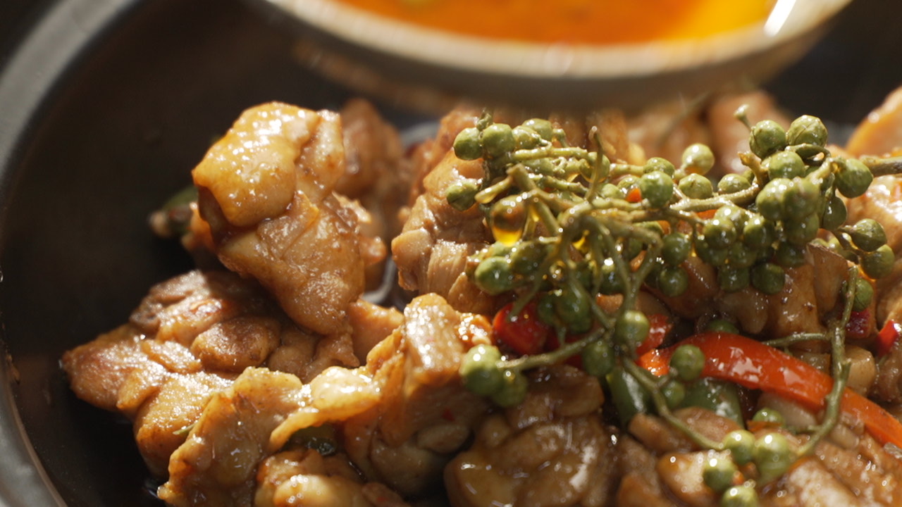 渝八两重庆鸡公煲上海店