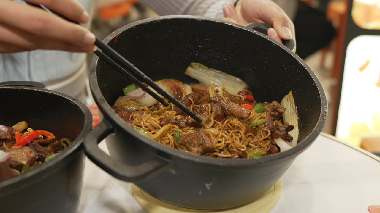 开渝八两鸡公煲店