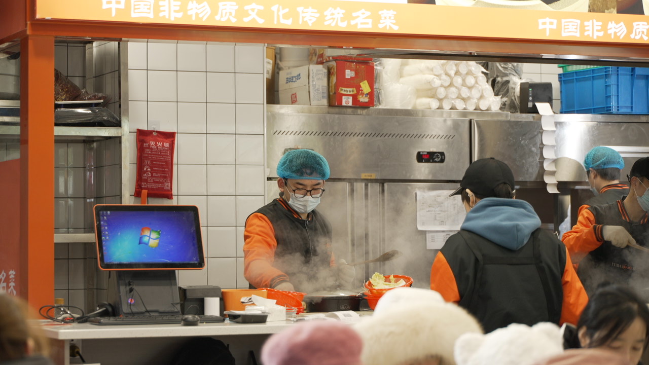 渝八两重庆鸡公煲店加盟
