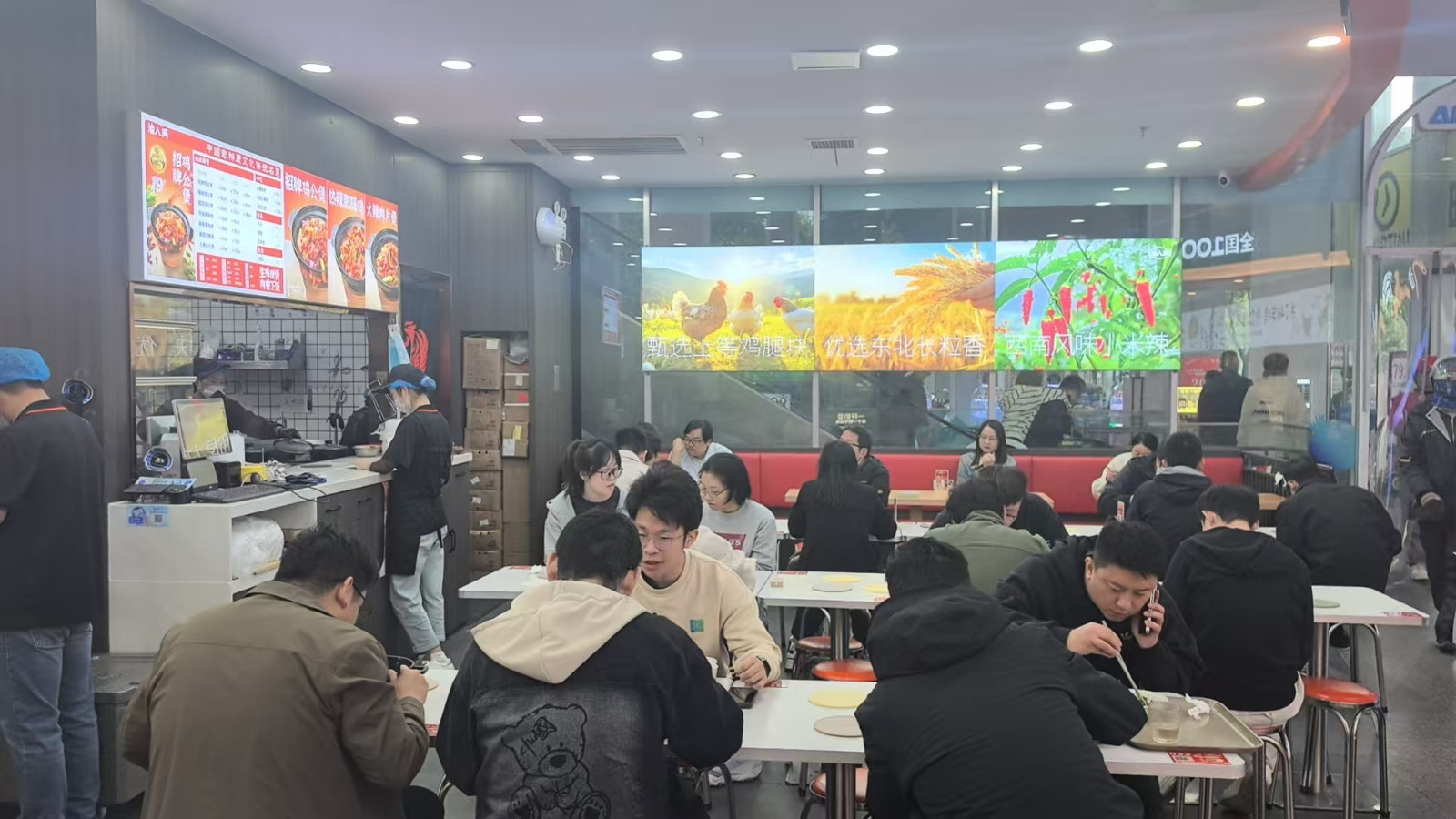 渝八两重庆鸡公煲 渝八两重庆鸡公煲